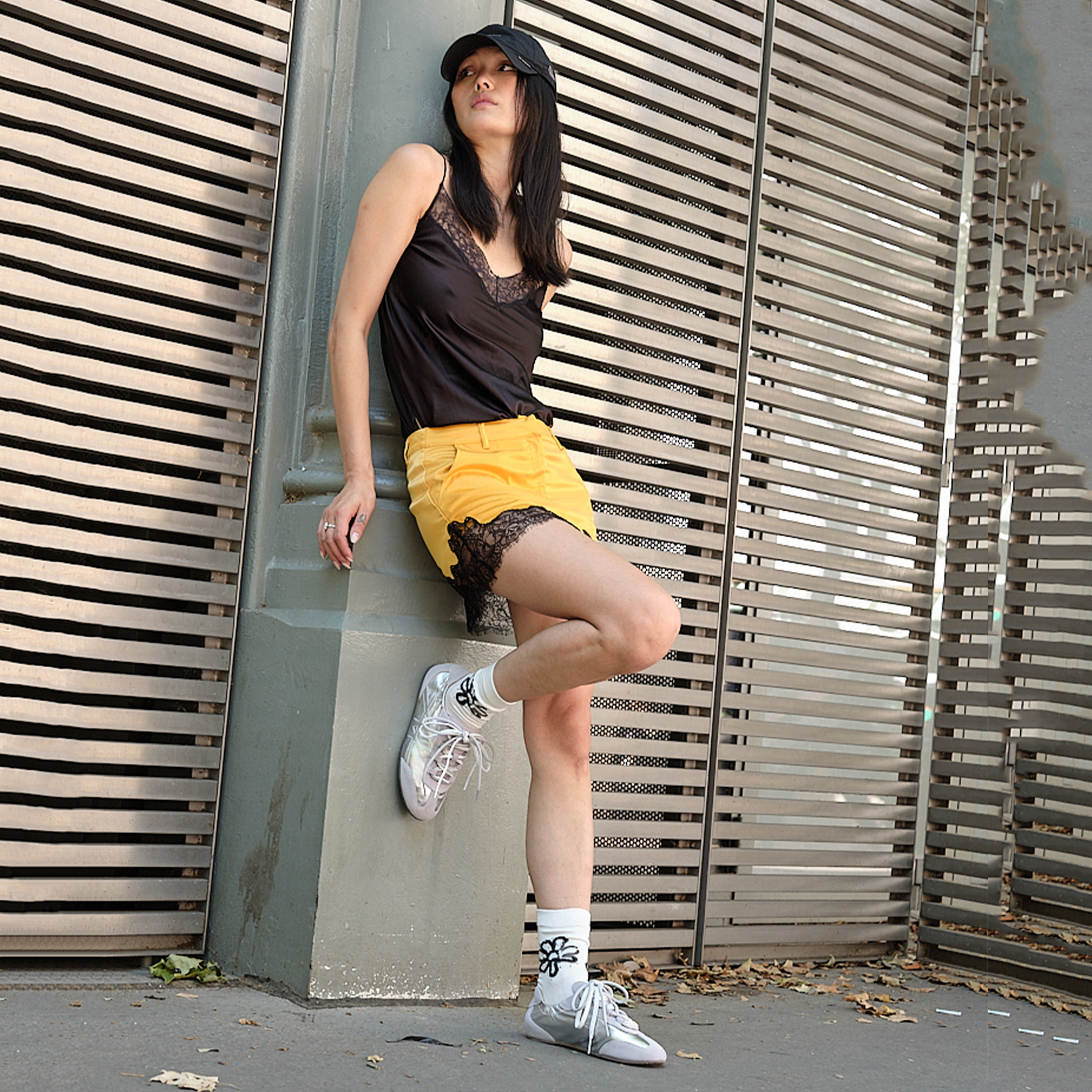 BALLET SILVER LOW-TOP LOGO FLAT RUNNER